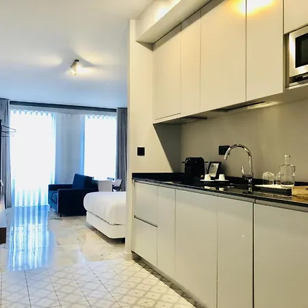 Bright And Spacious In Apartment
